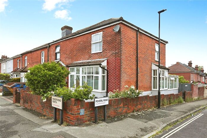 3 Bedroom End Terrace House For Sale In Manor Road North, Southampton, Hampshire, SO19