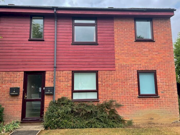 2 Bedroom Flat To Rent In Brookfield Close, Basingstoke, Hampshire, RG24