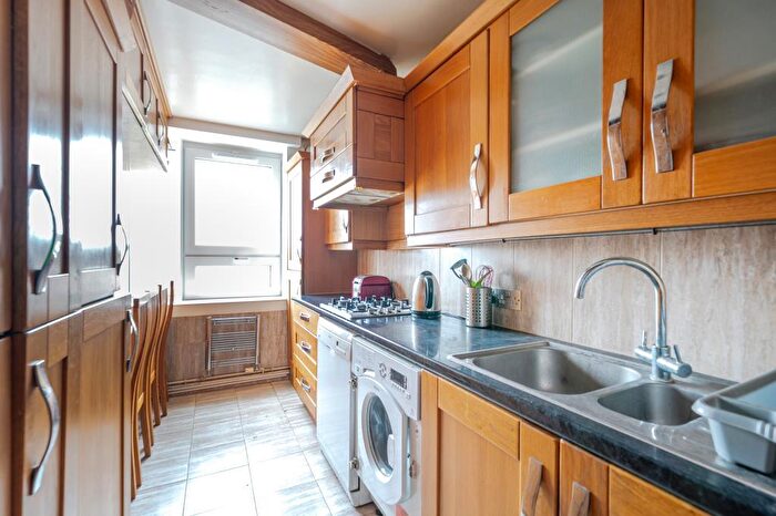 3 Bedroom Apartment To Rent In Fellows Road, London, NW3