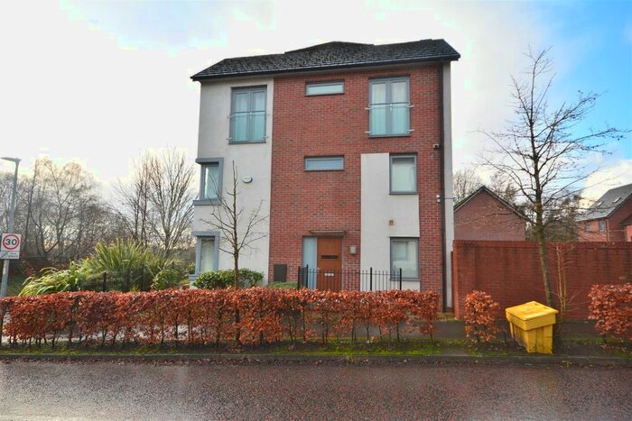 4 Bedroom Town House To Rent In Christie Lane, Salford M7