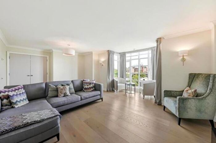 3 Bedroom Flat To Rent In Abbey Road, London, NW8