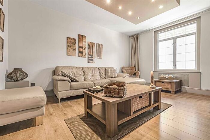 2 Bedroom Flat To Rent In Harrowby Street, London, W1H