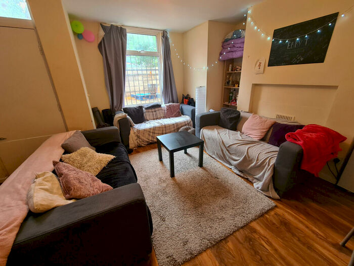 7 Bedroom House To Rent In Ebberston Terrace, Leeds, LS6