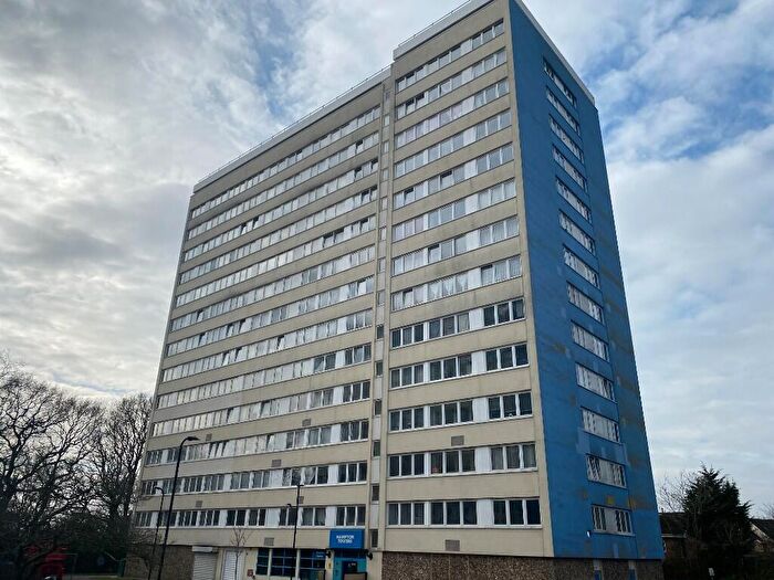 2 Bedroom Flat To Rent In International Way, Southampton, Hampshire, SO19