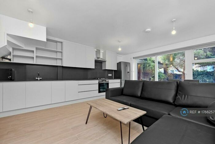 4 Bedroom Maisonette To Rent In Eldridge Court, London, SE16