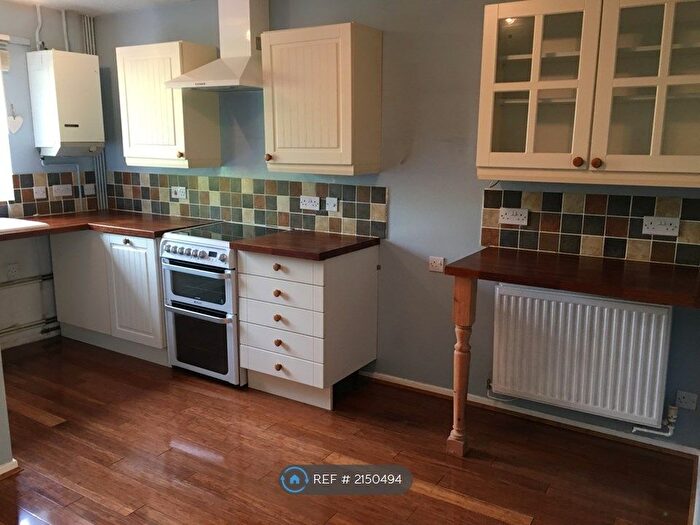 3 Bedroom Semi-Detached House To Rent In County Street, Bristol, BS4