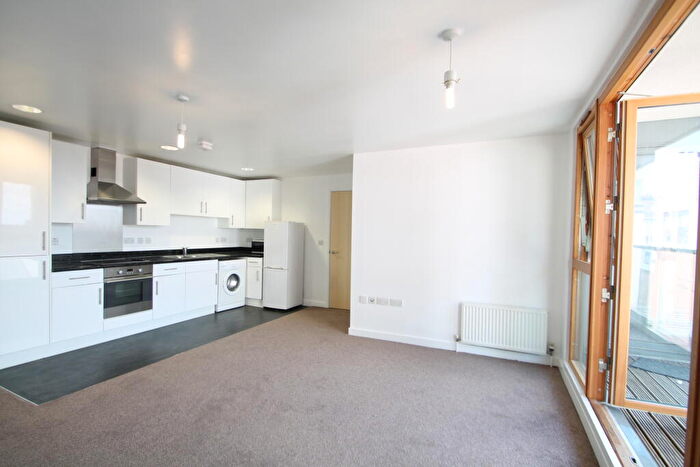 2 Bedroom Apartment To Rent In Centre View Apartments, Whitgift Street, CR0