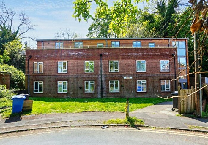 1 Bedroom Flat For Sale In Henley Lodge, Courtlands, Maidenhead, Berkshire, SL6