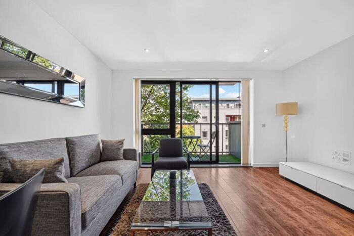 2 Bedroom Flat To Rent In Felix Point, Epstein Square, E14
