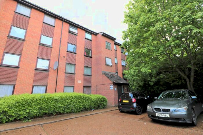 2 Bedroom Flat To Rent In Gurney Close, Ilford, IG11