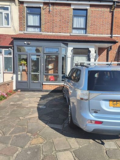 2 Bedroom Flat To Rent In Ilford, IG1