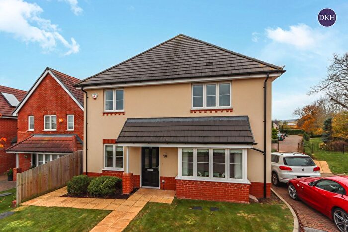 4 Bedroom Detached House To Rent In South Way, Abbots Langley, Hertfordshire, WD5