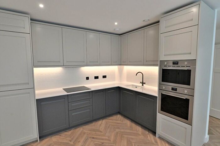 2 Bedroom Flat To Rent In Brook Street, Kingston Upon Thames, Surrey, KT1