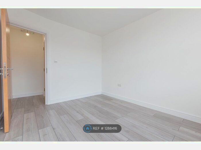 2 Bedroom Flat To Rent In Bromham Road, Bedford MK40