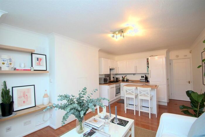 1 Bedroom Flat To Rent In Keswick Road, London, SW15