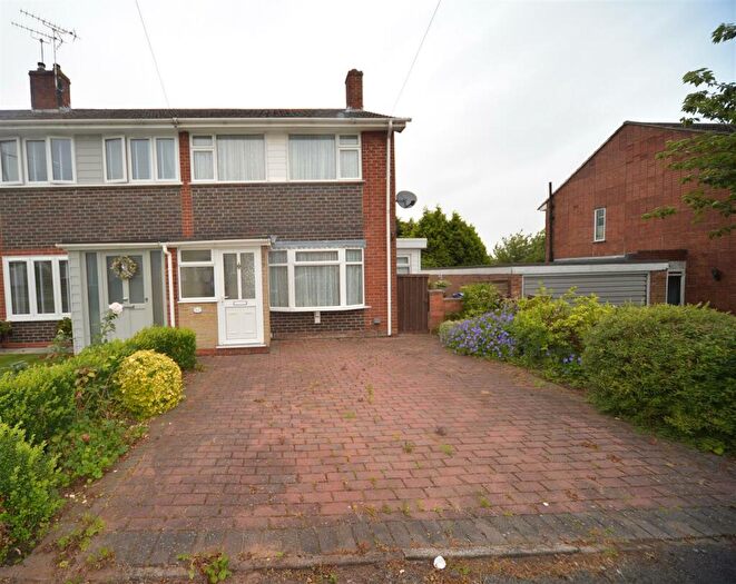 3 Bedroom Town House To Rent In St. Andrews Drive, Burton-On-Trent, DE13