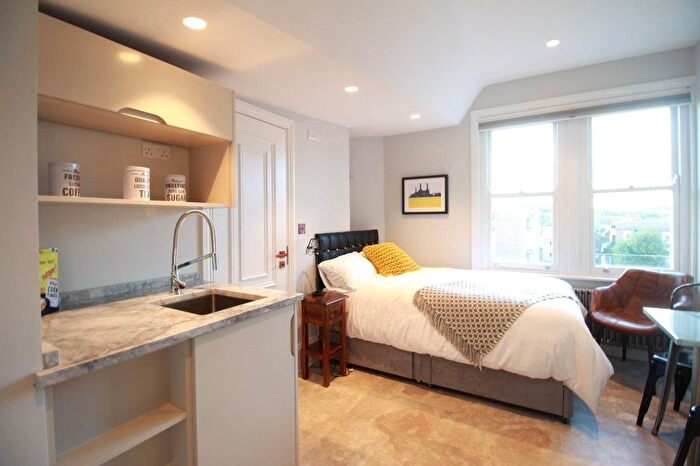 Studio To Rent In Weston Park, Crouch End, London, N8
