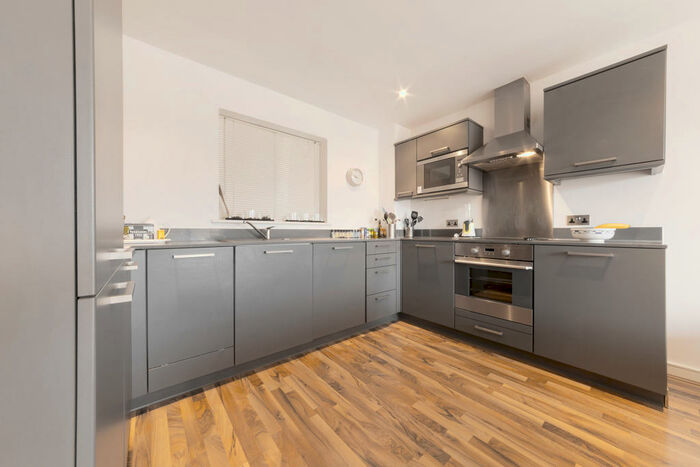 2 Bedroom Apartment To Rent In Copenhagen Street, London, N1