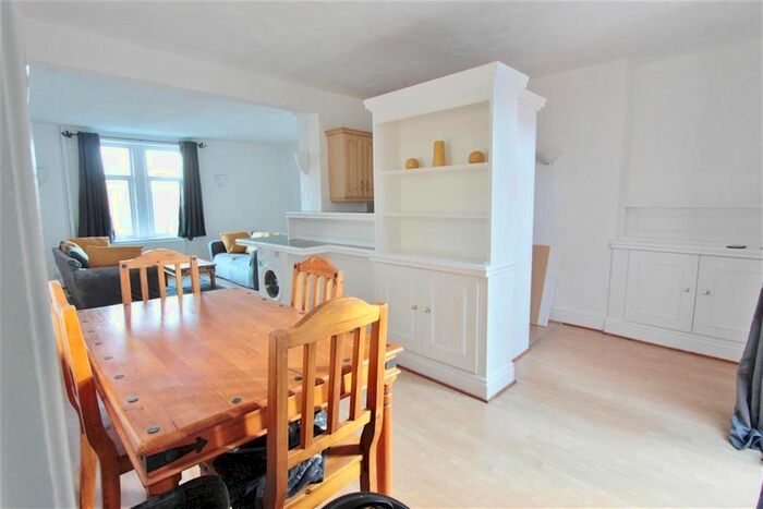 2 Bedroom Flat To Rent In Middlewood Road, Sheffield, S6