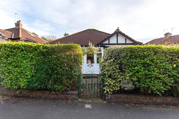 2 Bedroom Bungalow For Sale In Lake Road, Bristol, BS10