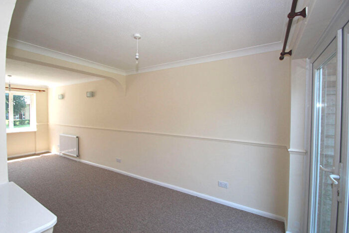 3 Bedroom Semi-Detached House To Rent In Norset Road, Fareham, Hampshire, PO15