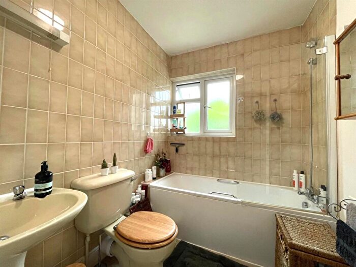 1 Bedroom Flat To Rent In Croft Court, Brickwall Lane, Ruislip, HA4