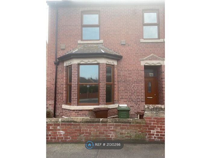 3 Bedroom End Of Terrace House To Rent In Leeds Road, Wakefield, WF1