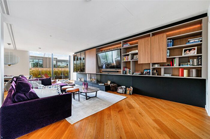 3 Bedroom Flat To Rent In Wood Crescent, Television Centre, London, W12