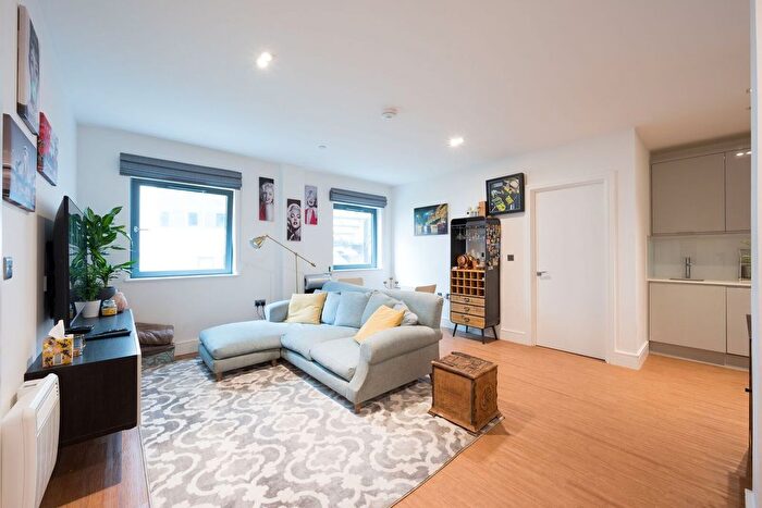 2 Bedroom Flat For Sale In Red Lion Square, Wandsworth, London, SW18