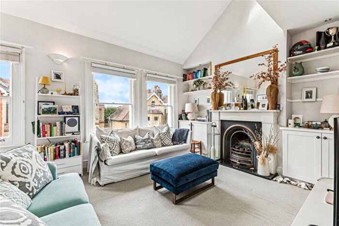 2 Bedroom Apartment For Sale In Vardens Road, SW11