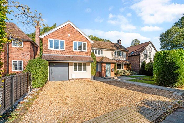 5 Bedroom Detached House For Sale In Blackwood Close, West Byfleet, Surrey, KT14