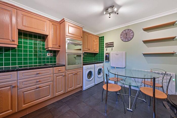 2 Bedroom Flat To Rent In Epsom Road, Merrow, Guildford, GU1