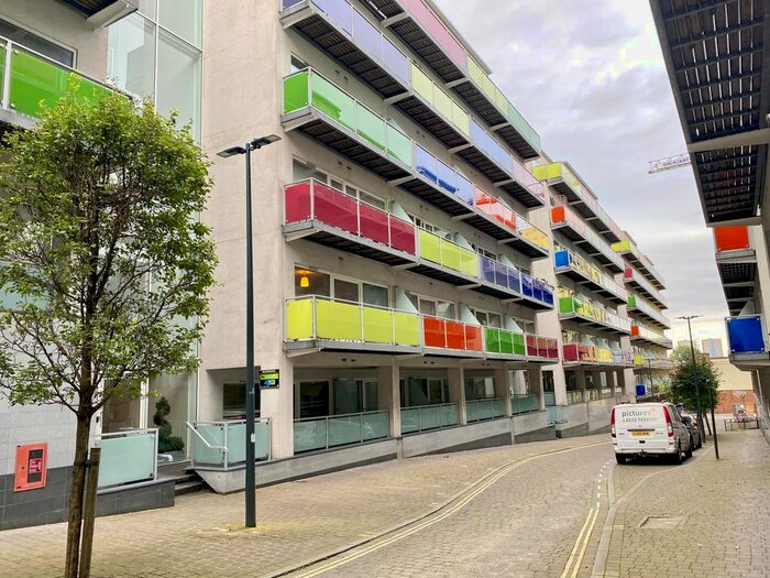 2 Bedroom Flat To Rent In Concord Street, Leeds, LS2