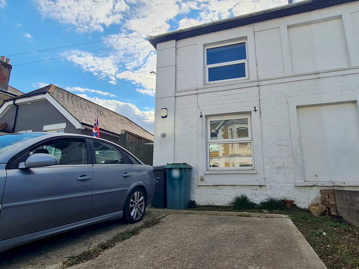 2 Bedroom House To Rent In Pellhurst Road, Ryde, PO33