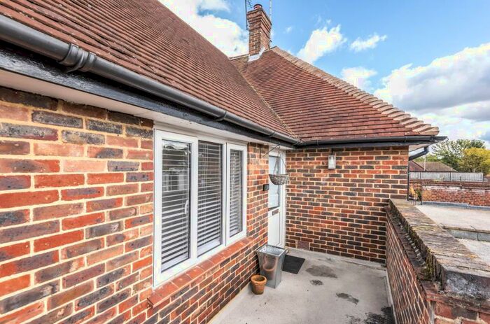 2 Bedroom Flat To Rent In Virginia Water, Surrey, GU25