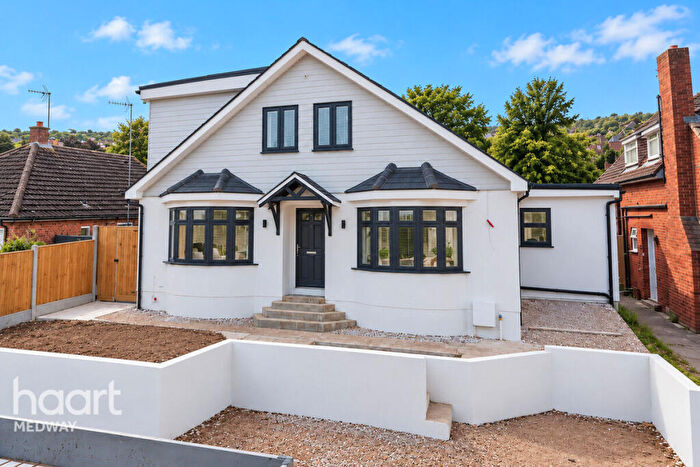 4 Bedroom Detached Bungalow For Sale In Lancelot Avenue, Rochester, ME2