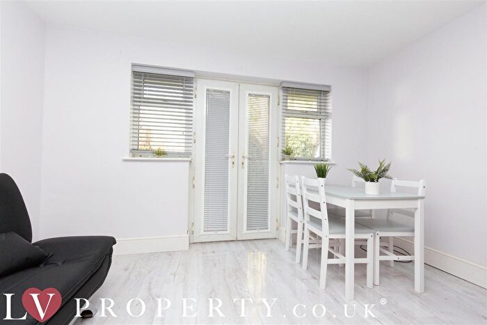 2 Bedroom Flat To Rent In Pershore Road, Selly Park, Birmingham, B29