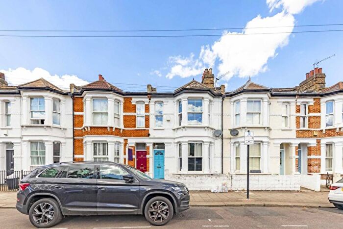 2 Bedroom Flat To Rent In Eversleigh Road, Battersea, SW11