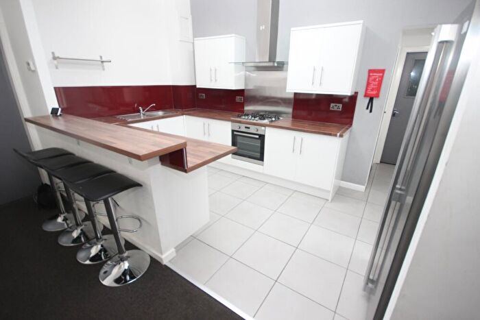 4 Bedroom Flat To Rent In Deane Road, L7