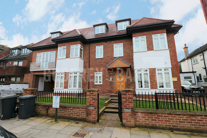 3 Bedroom Apartment To Rent In Beechcroft Avenue, Golders Green, NW11