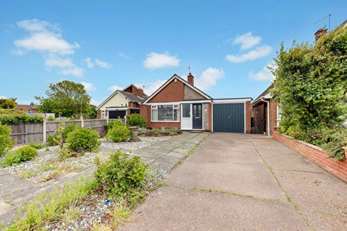 2 Bedroom Detached Bungalow For Sale In Cherrywood Gardens, Nottingham, NG3