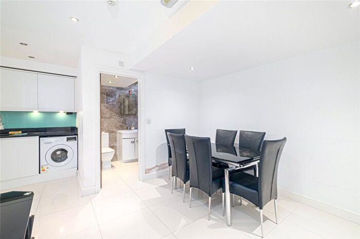 2 Bedroom Flat To Rent In Essex Road, Islington, London, N1