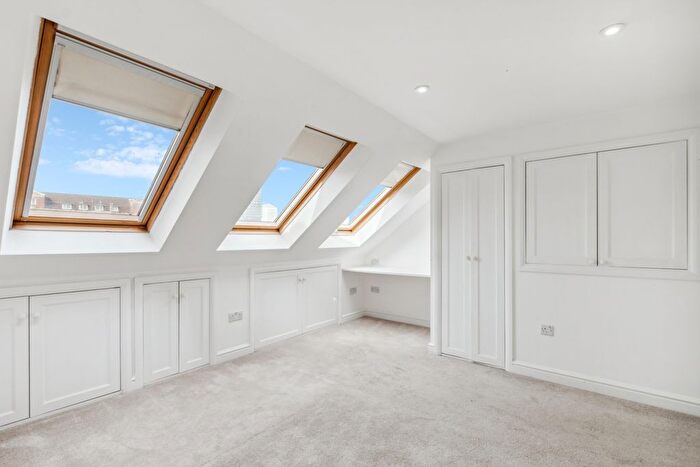 4 Bedroom Terraced House To Rent In St. Ann's Hill, Wandsworth, SW18