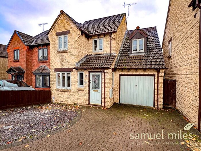 4 Bedroom Link Detached House For Sale In Skewbridge Close, Royal Wootton Bassett, SN4