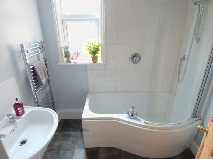 2 Bedroom Flat To Rent In Chalkwell Park Drive, Leigh-on-Sea, SS9