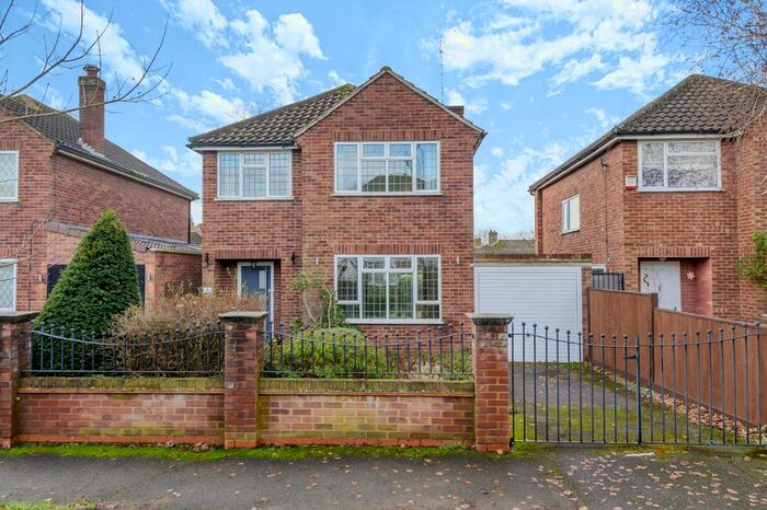 3 Bedroom Detached House To Rent In Elliott Gardens, Shepperton, TW17