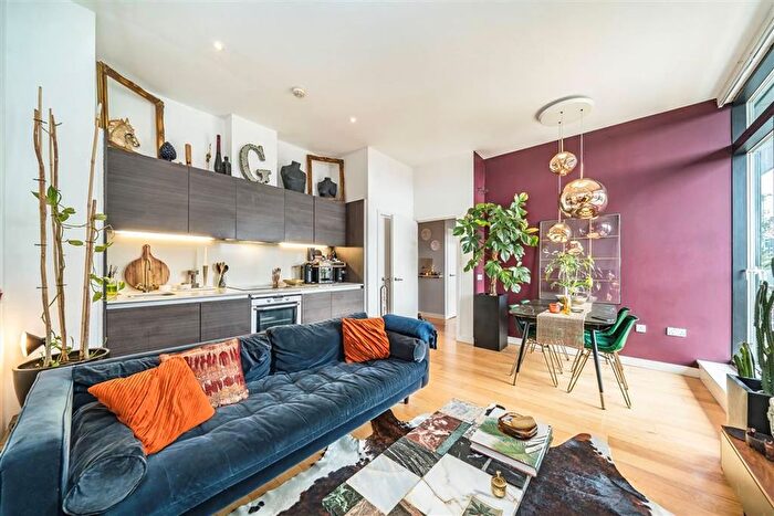 1 Bedroom Flat For Sale In Crampton Street, Elephant And Castle, SE17
