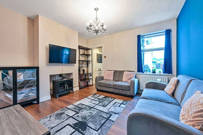 1 Bedroom Flat For Sale In Mangles Road, Guildford, GU1