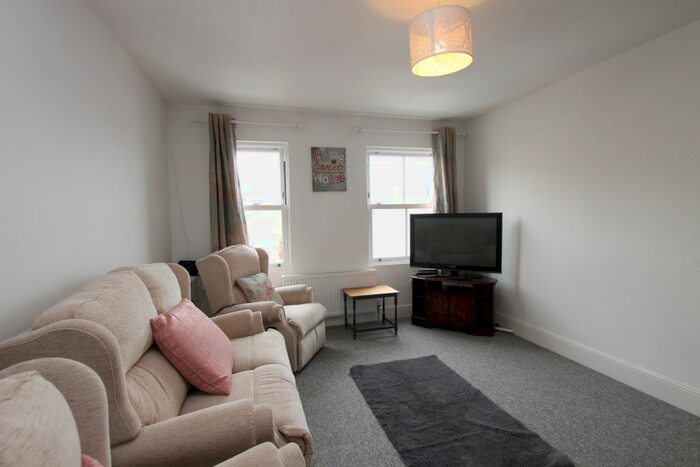 3 Bedroom Flat To Rent In High Street, Wootton Bridge, Ryde, PO33