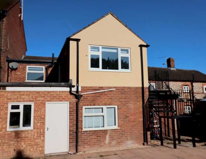 2 Bedroom Flat To Rent In Bell Street, Princes Risborough, Buckinghamshire, HP27